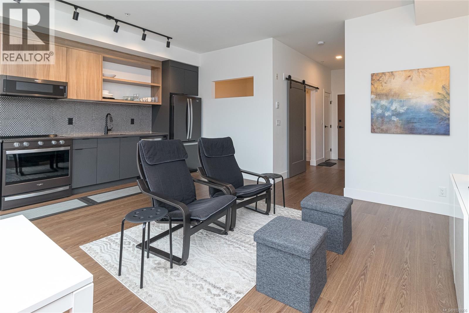 321 515 Chatham St, Victoria, British Columbia  V8T 0C8 - Photo 4 - 1028906