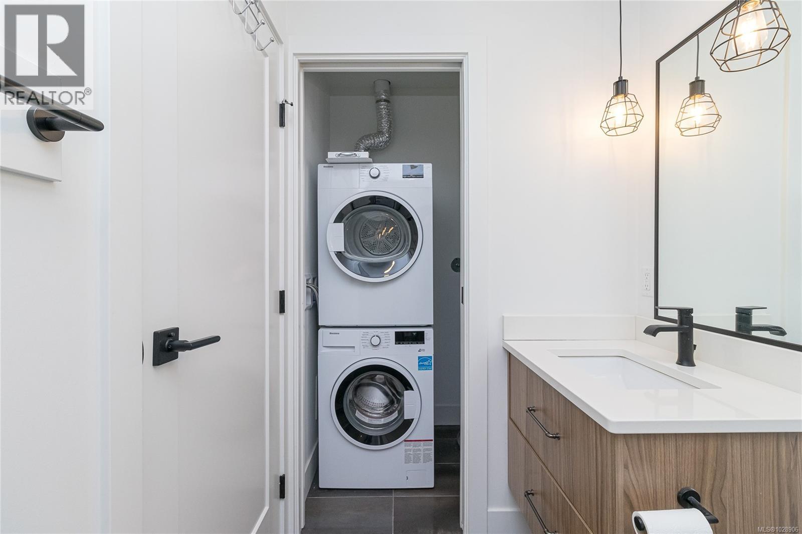 321 515 Chatham St, Victoria, British Columbia  V8T 0C8 - Photo 15 - 1028906