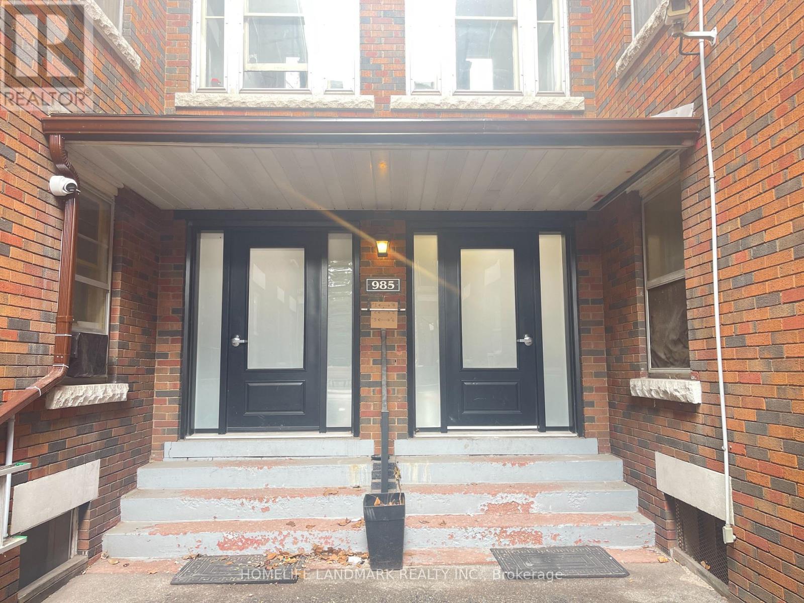 3 - 985 Main Street E, Hamilton, Ontario  L8M 1N3 - Photo 1 - X12884290