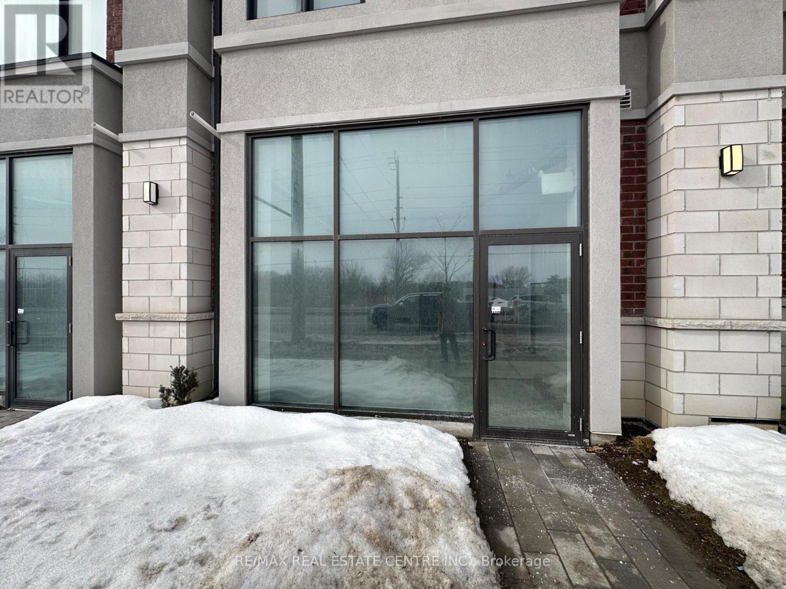 4 - 200 Dissette Street, Bradford West Gwillimbury, Ontario  L4Z 3G8 - Photo 2 - N12833006