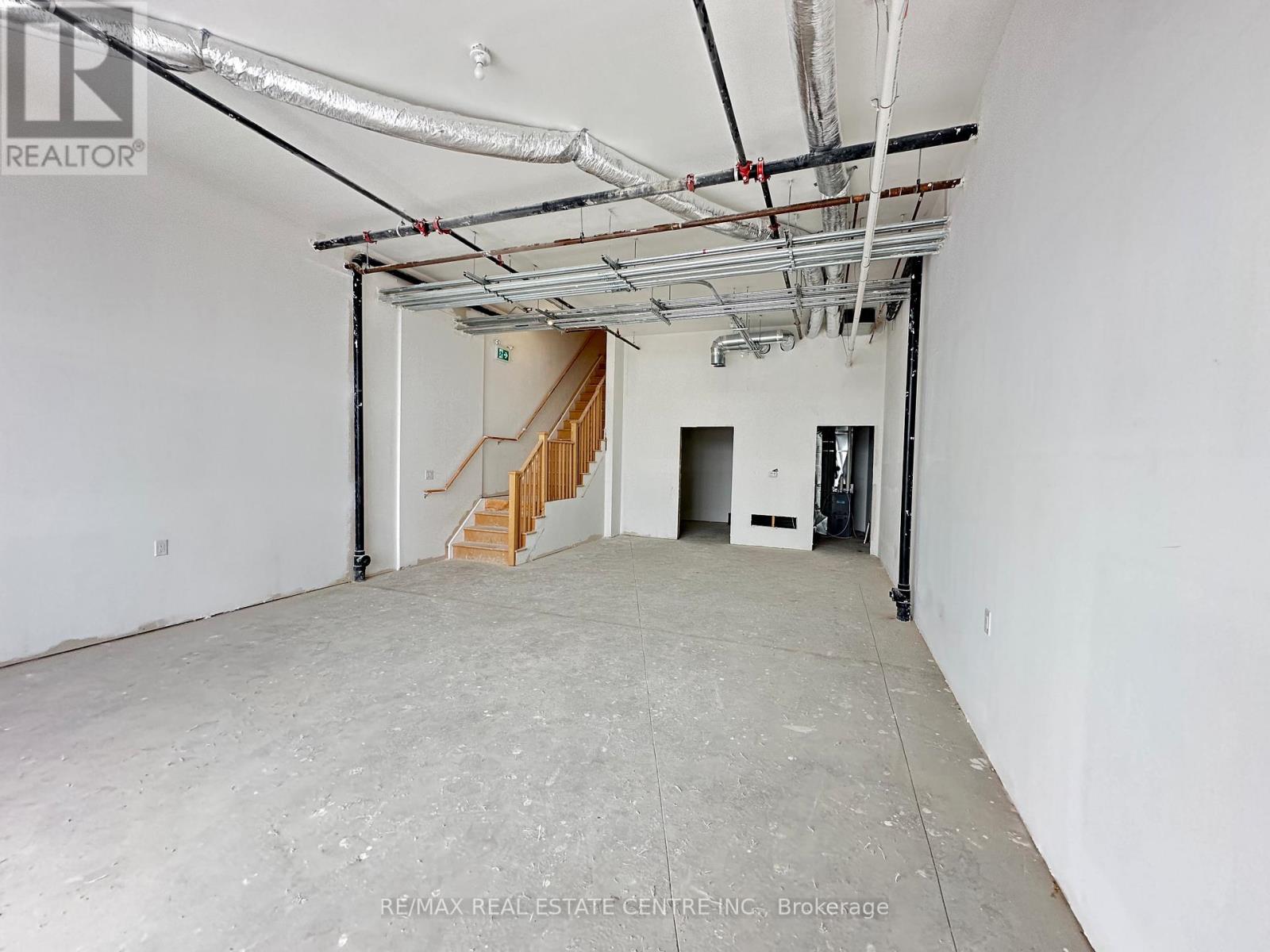 3 - 200 Dissette Street, Bradford West Gwillimbury, Ontario  L3Z 3G8 - Photo 6 - N12833010