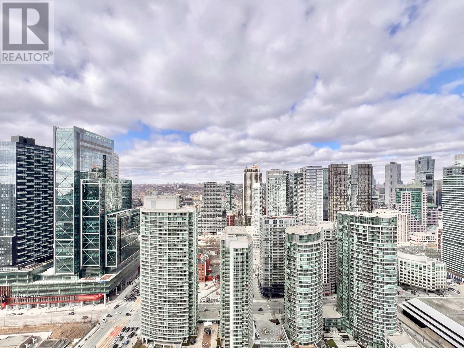 4501 - 1 Concord Cityplace Way, Toronto, Ontario  M5V 0X3 - Photo 2 - C12884312