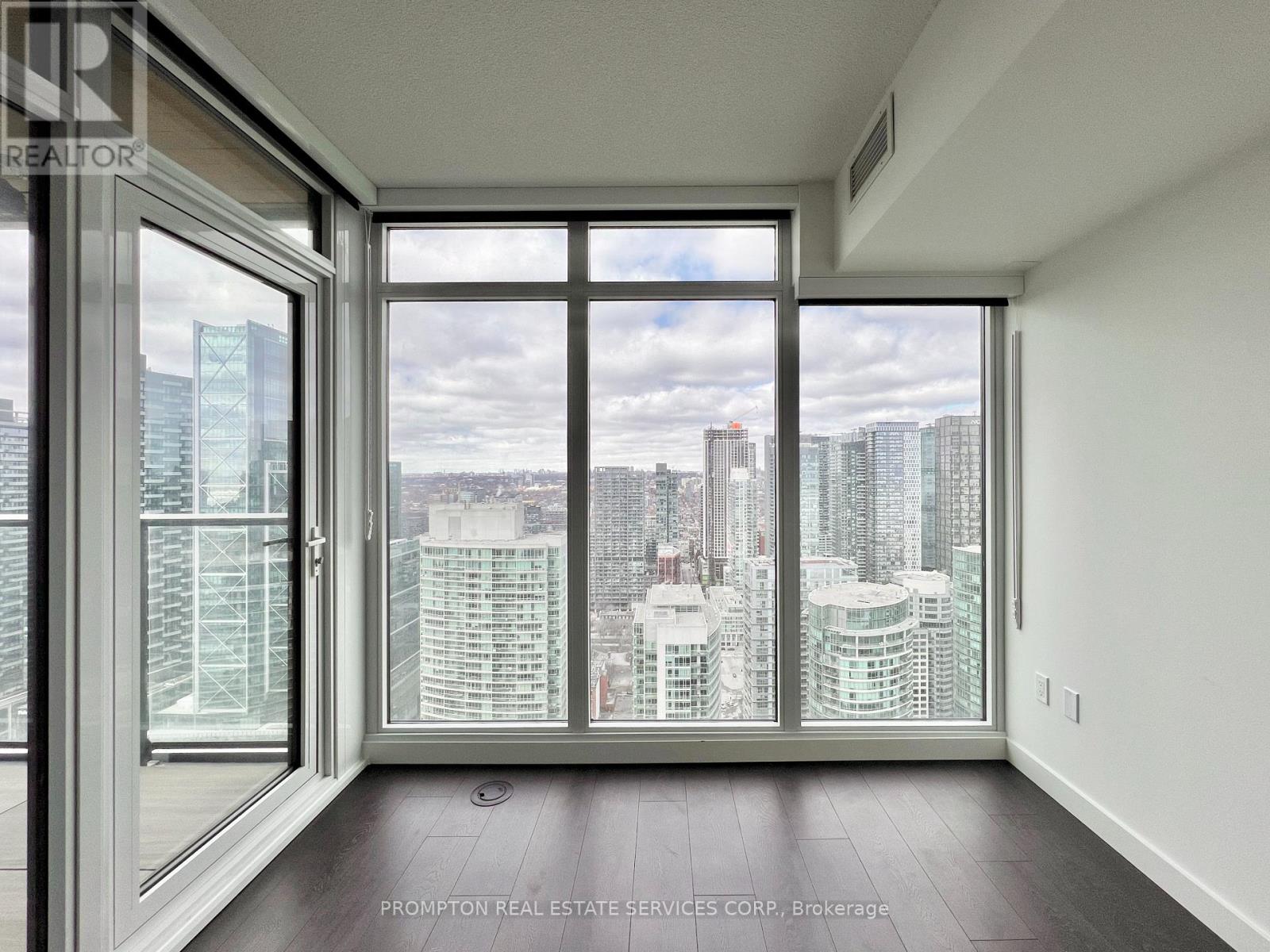4501 - 1 Concord Cityplace Way, Toronto, Ontario  M5V 0X3 - Photo 5 - C12884312