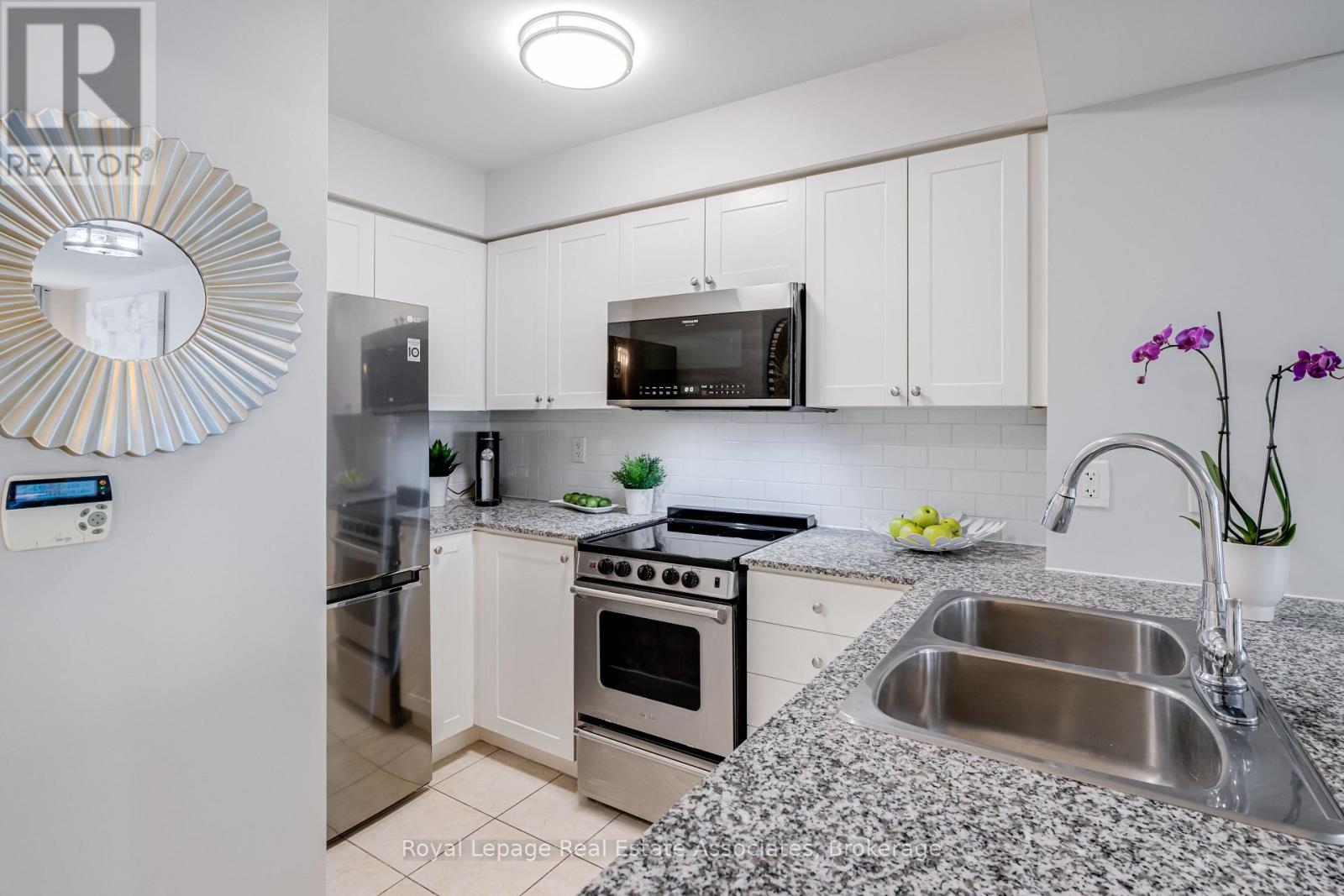 1002 - 50 Lynn Williams Street, Toronto, Ontario  M6K 3R9 - Photo 4 - C12884332