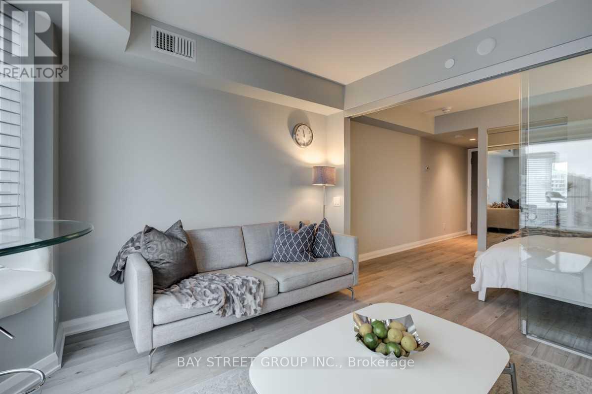 1905 - 155 Yorkville Avenue, Toronto, Ontario  M5R 1C4 - Photo 5 - C12884334