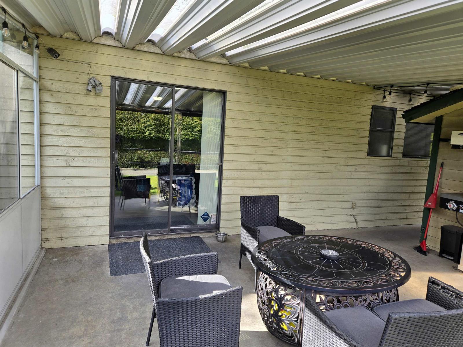 8468 144th Street, Surrey, British Columbia  V3W 5T7 - Photo 2 - R3098721