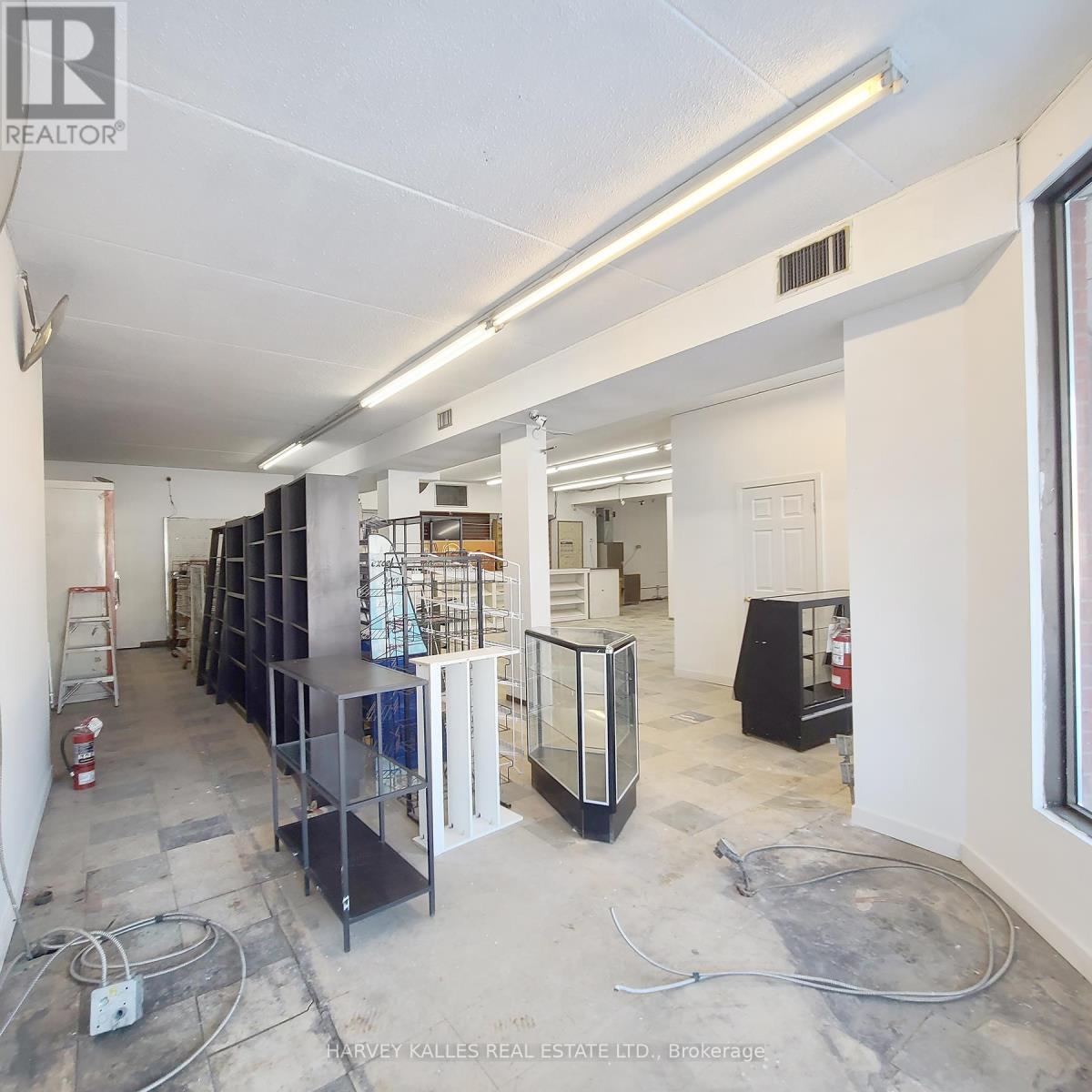 3829 Lake Shore Boulevard W, Toronto, Ontario  M8W 1R3 - Photo 22 - W12871342