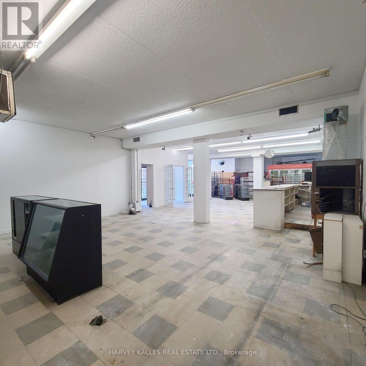 3829 Lake Shore Boulevard W, Toronto, Ontario  M8W 1R3 - Photo 10 - W12871342