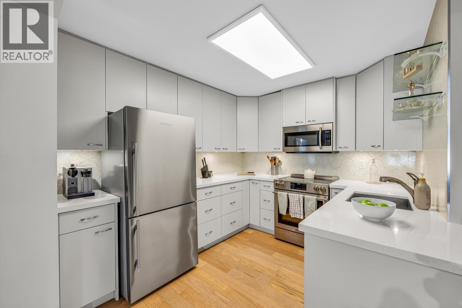 302 3461 Curle Avenue, Burnaby, British Columbia V5G 4P4 - Photo 3 - R3099705