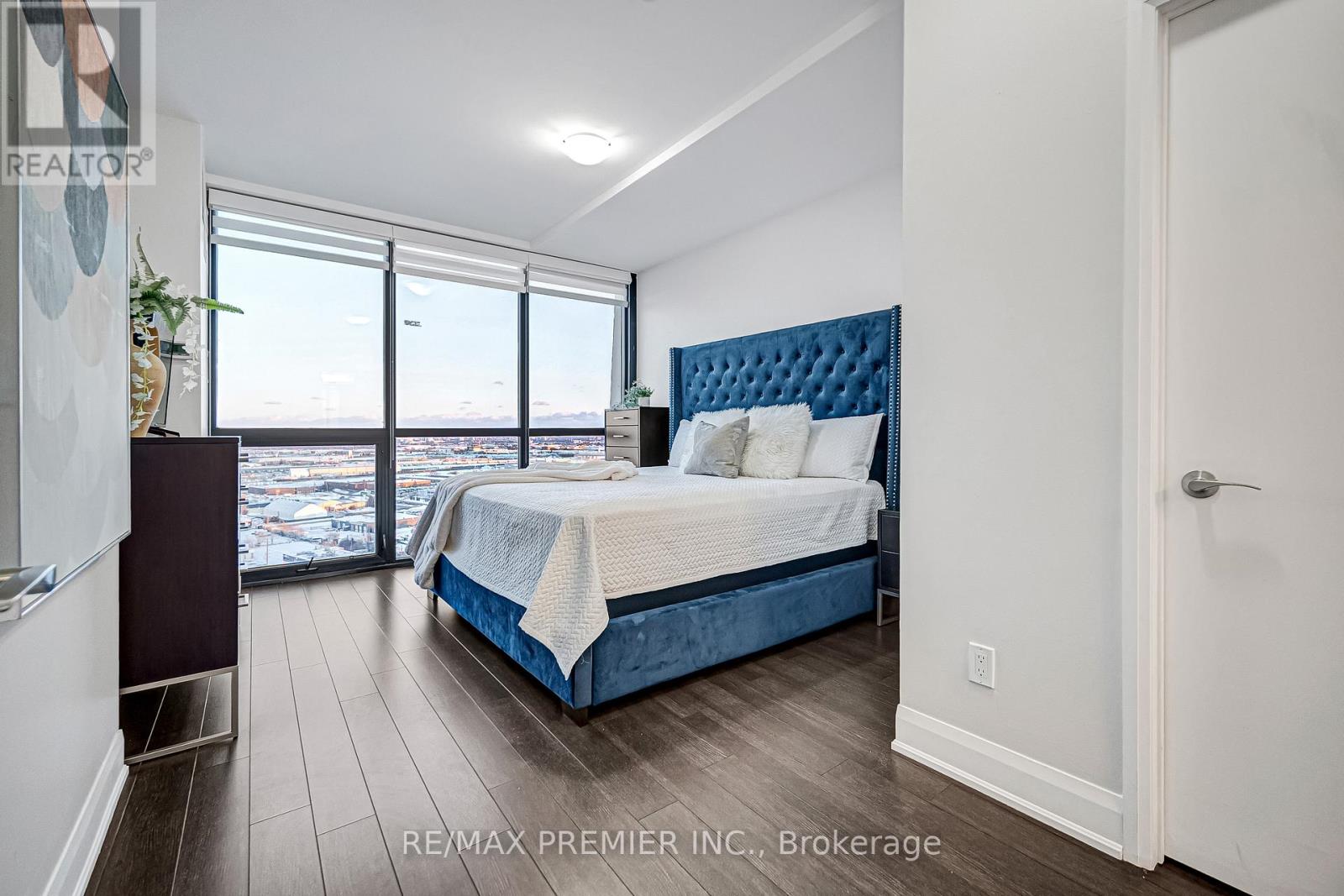 2001 - 2900 Highway 7, Vaughan, Ontario L4K 0G3 - Photo 31 - N12716552