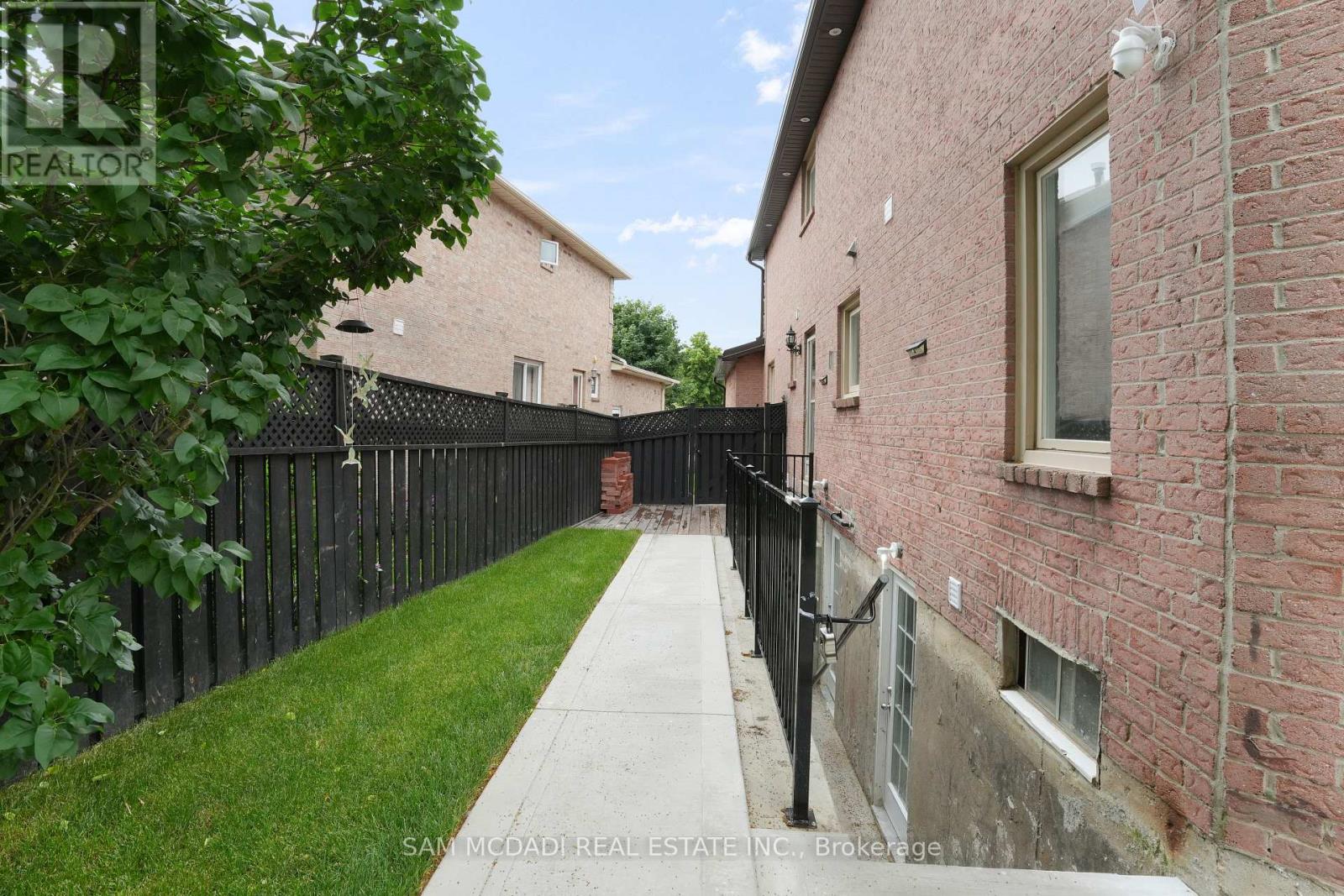 (Unit B) - 1527 Chiddingstone Circle, Mississauga, Ontario  L5M 3P8 - Photo 16 - W12884340