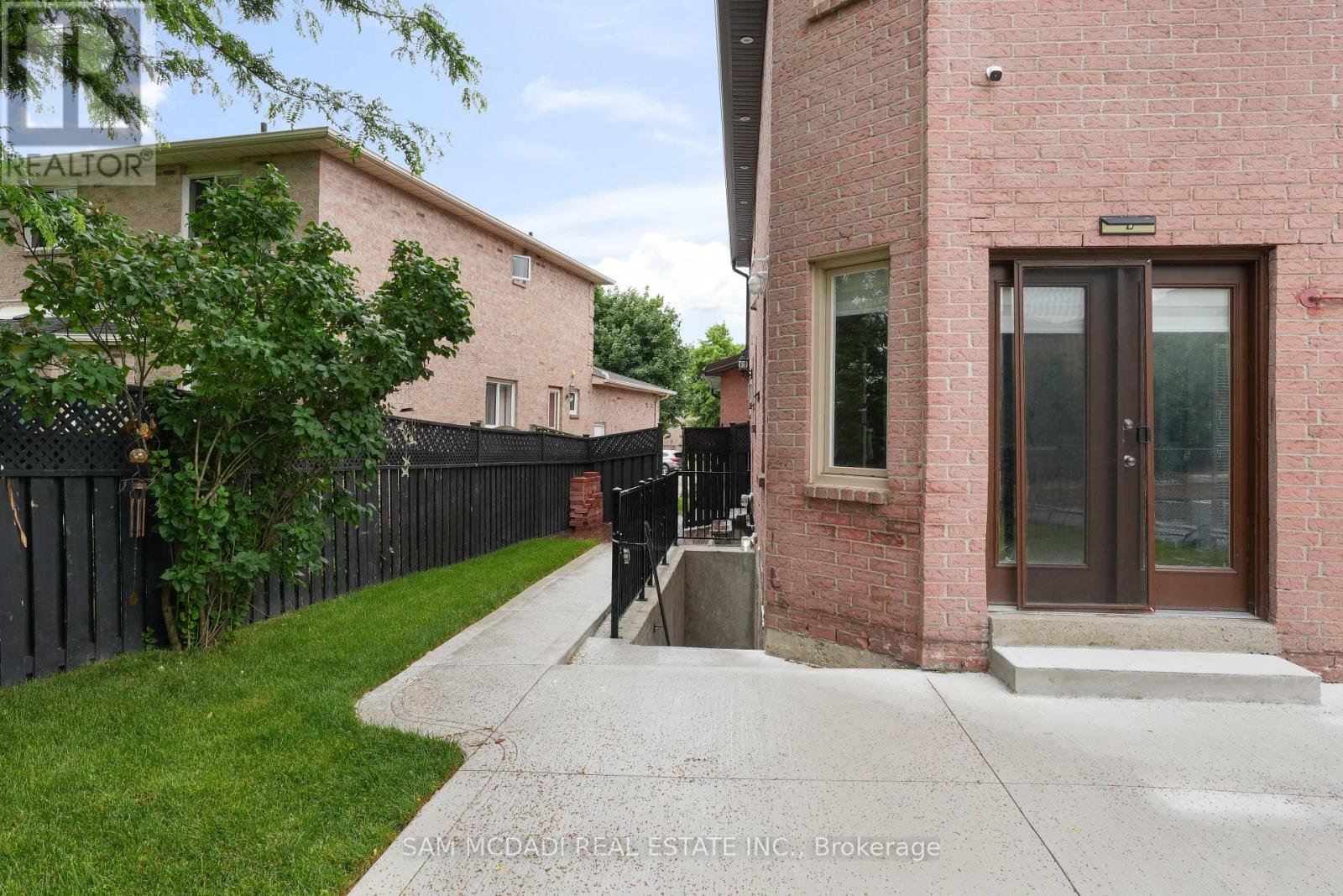 (Unit B) - 1527 Chiddingstone Circle, Mississauga, Ontario  L5M 3P8 - Photo 17 - W12884340