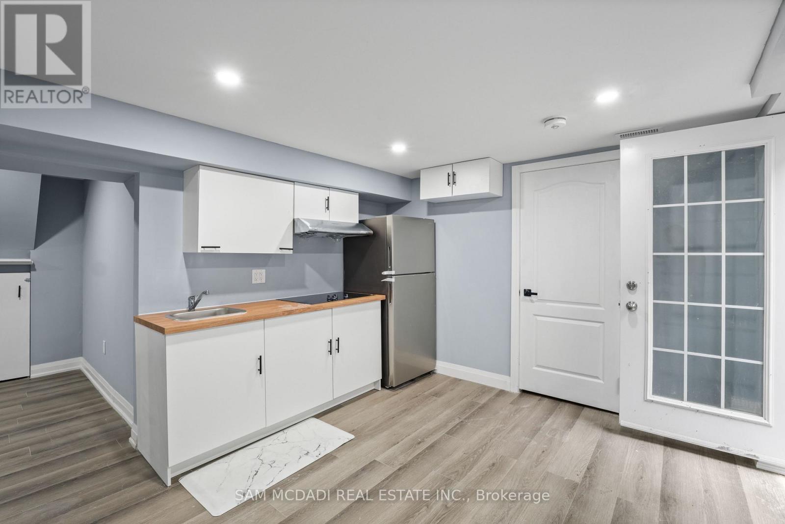 (Unit B) - 1527 Chiddingstone Circle, Mississauga, Ontario  L5M 3P8 - Photo 4 - W12884340