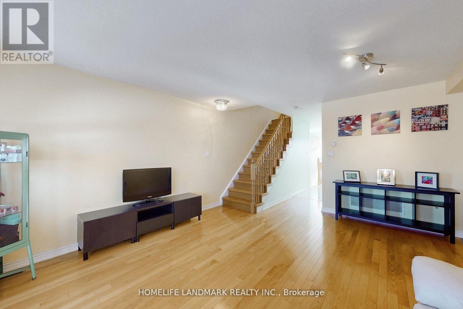 323 Caboto Trail, Markham, Ontario  L3R 1L2 - Photo 3 - N12884358