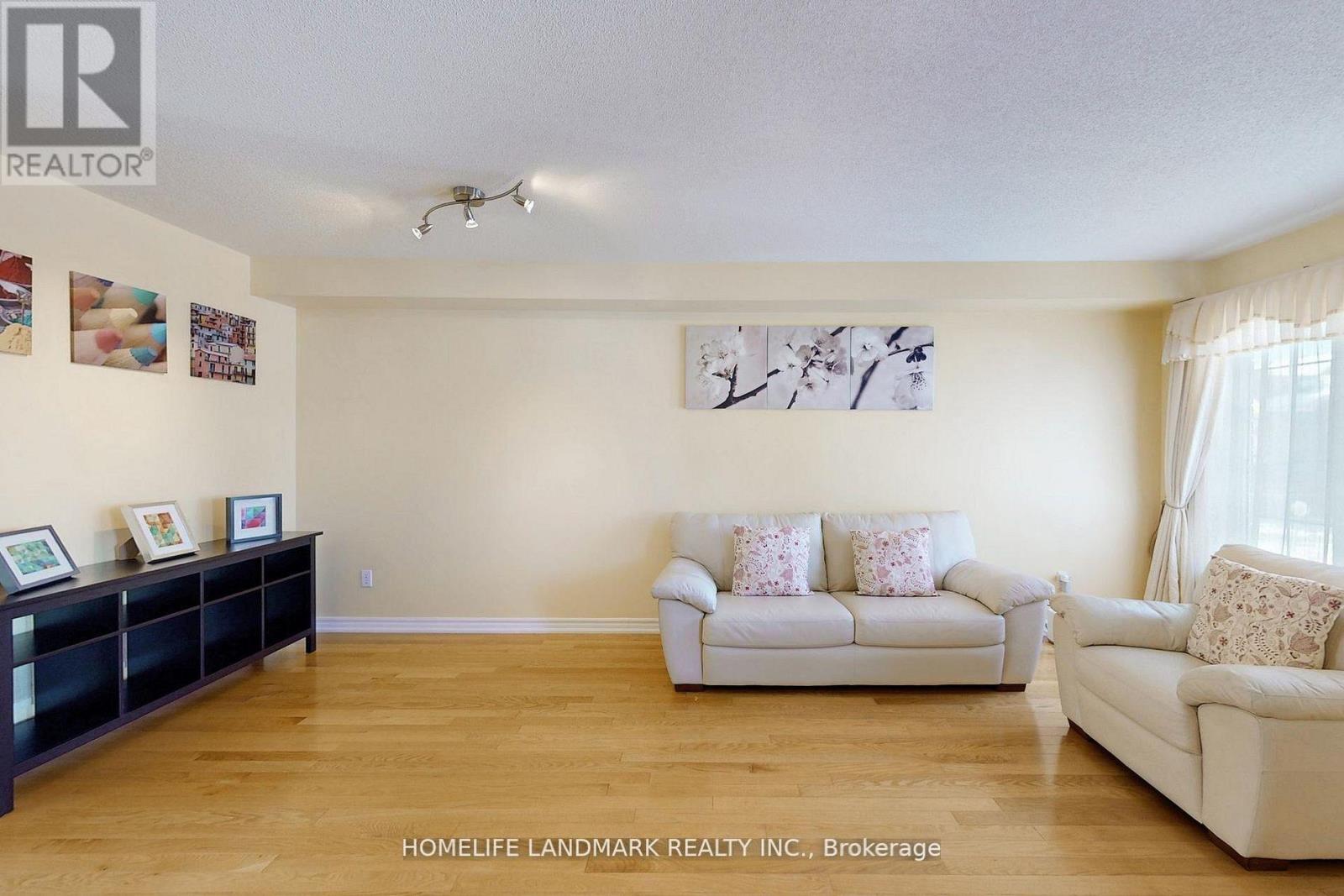 323 Caboto Trail, Markham, Ontario  L3R 1L2 - Photo 6 - N12884358