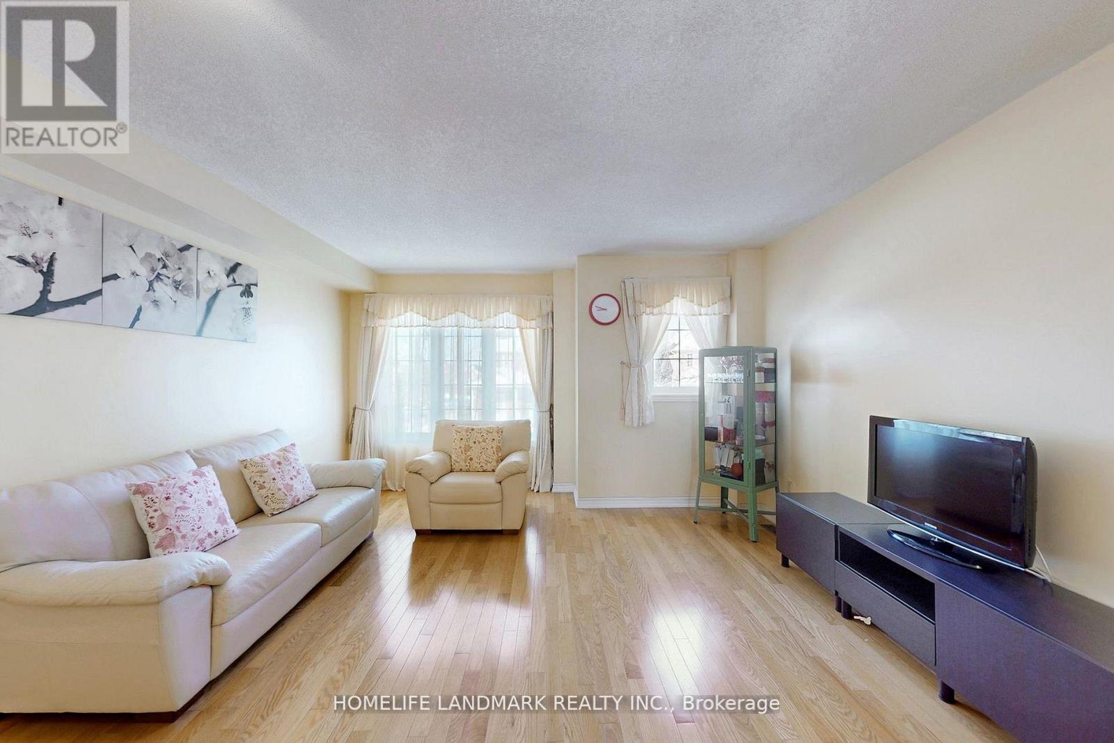 323 Caboto Trail, Markham, Ontario  L3R 1L2 - Photo 7 - N12884358