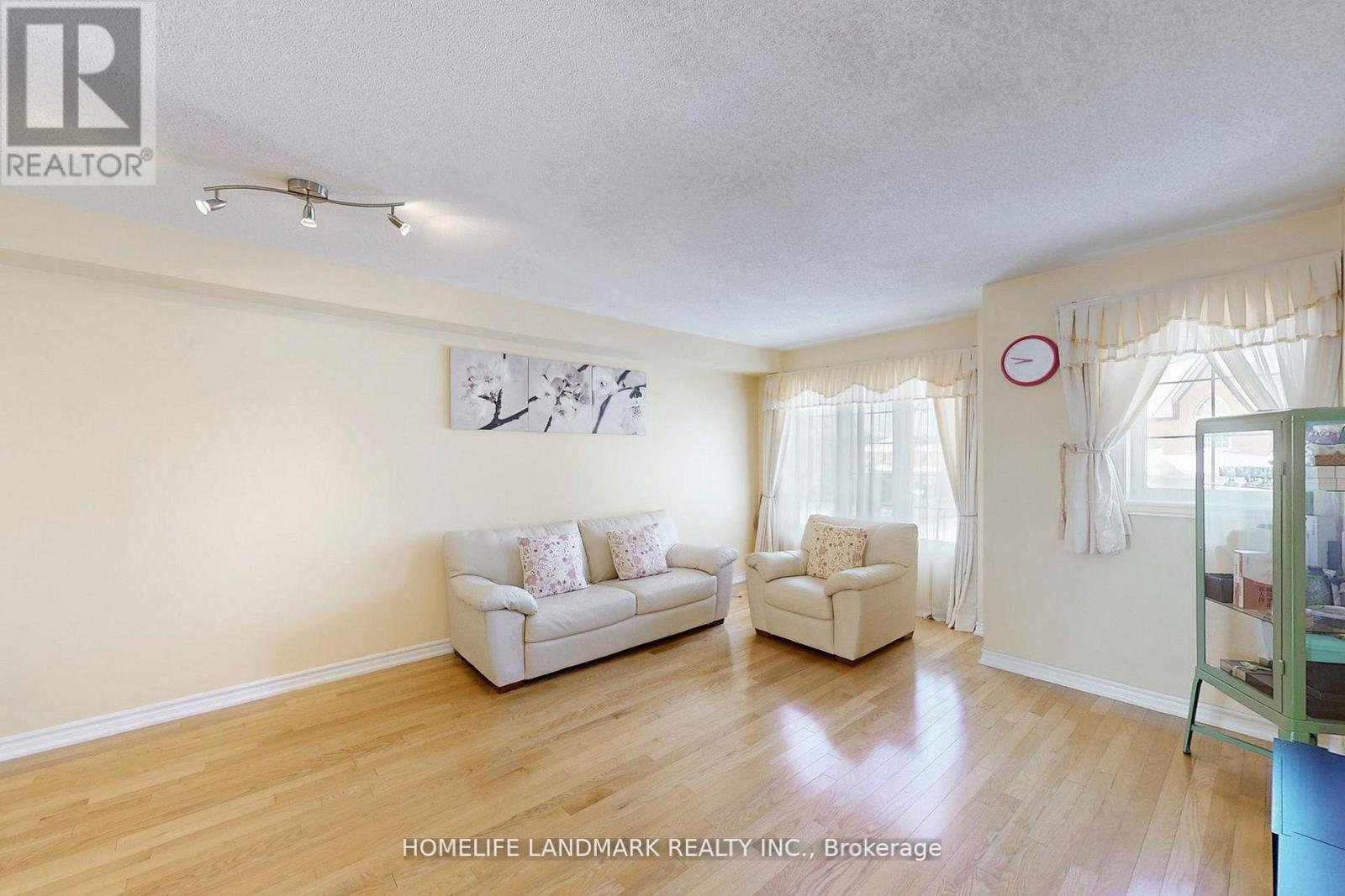 323 Caboto Trail, Markham, Ontario  L3R 1L2 - Photo 8 - N12884358