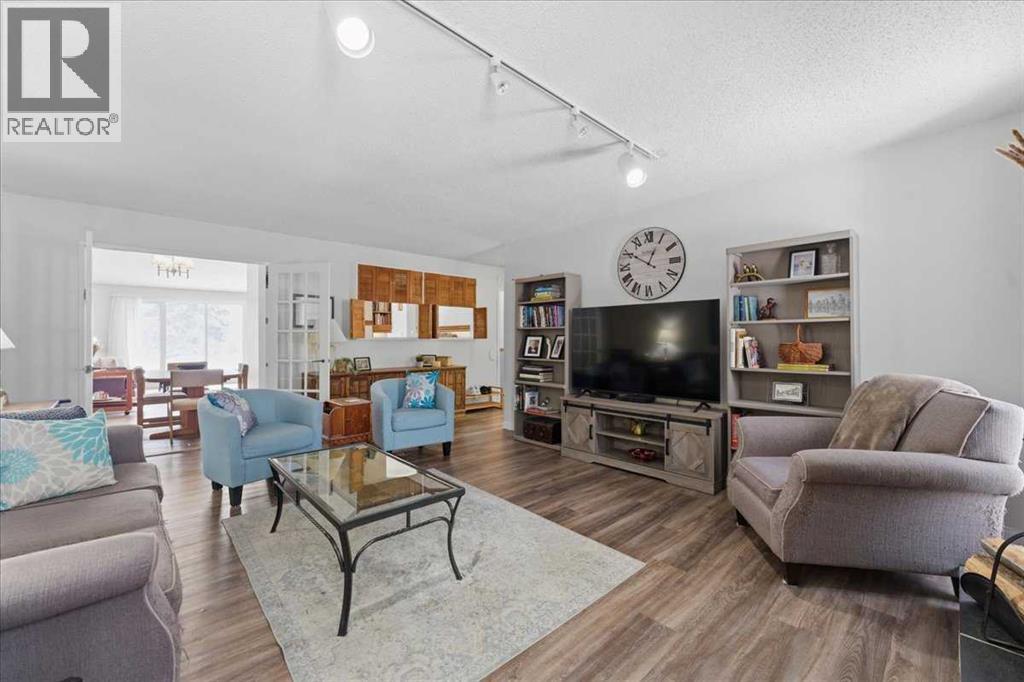 6004 Louise Road Sw, Calgary, Alberta  T3E 5V2 - Photo 27 - A2292002