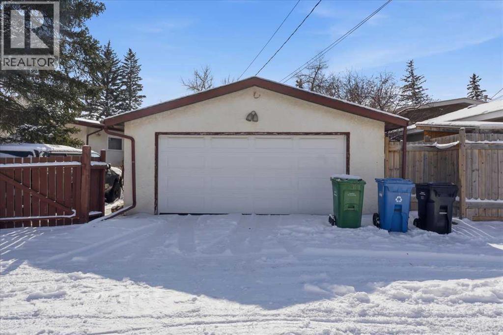 6004 Louise Road Sw, Calgary, Alberta  T3E 5V2 - Photo 11 - A2292002