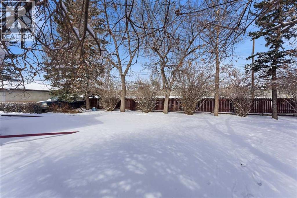 6004 Louise Road Sw, Calgary, Alberta  T3E 5V2 - Photo 4 - A2292002