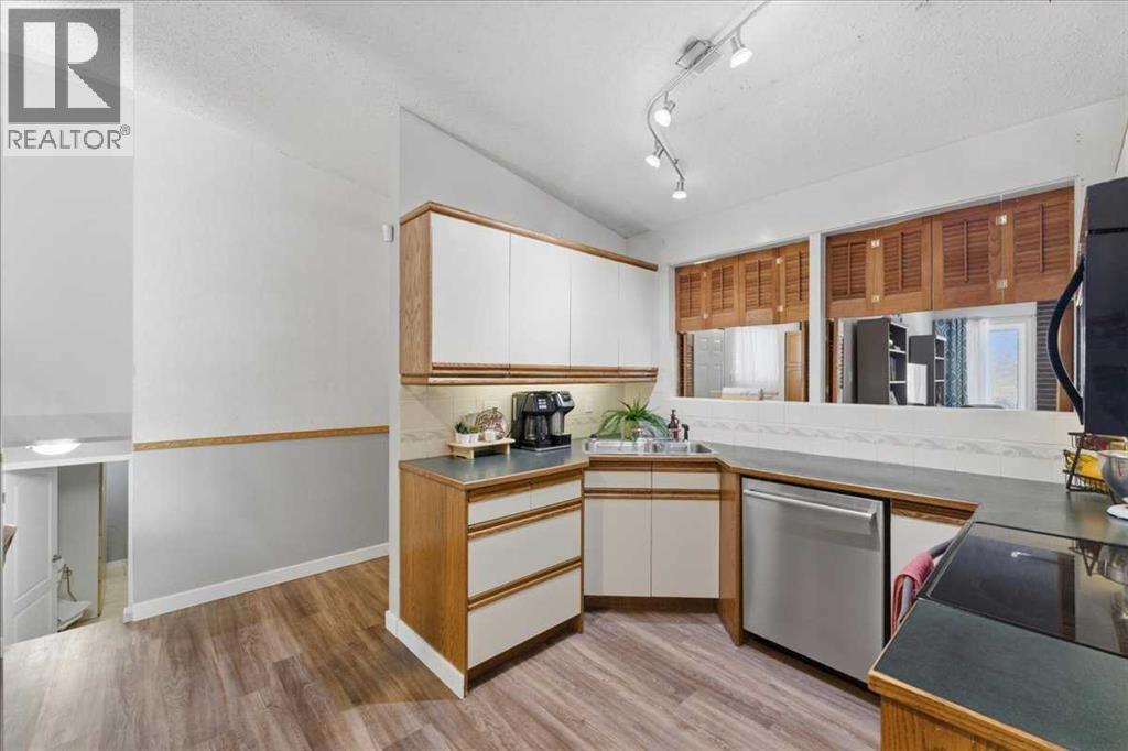 6004 Louise Road Sw, Calgary, Alberta  T3E 5V2 - Photo 22 - A2292002