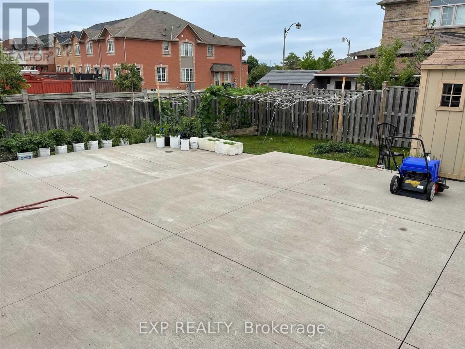 56 Palleschi Drive, Brampton, Ontario  L6P 2R8 - Photo 7 - W12884352