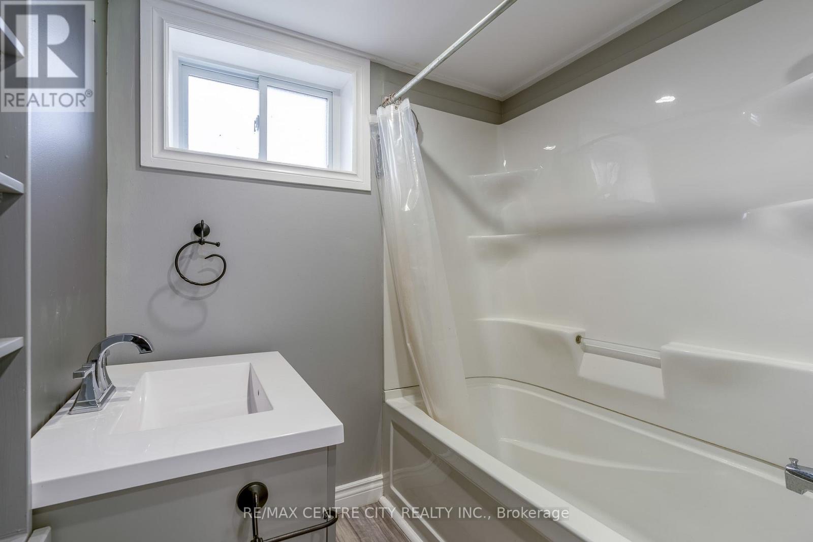 24 Bruce Street, Brantford, Ontario N3R 1E2 - Photo 12 - X12884366