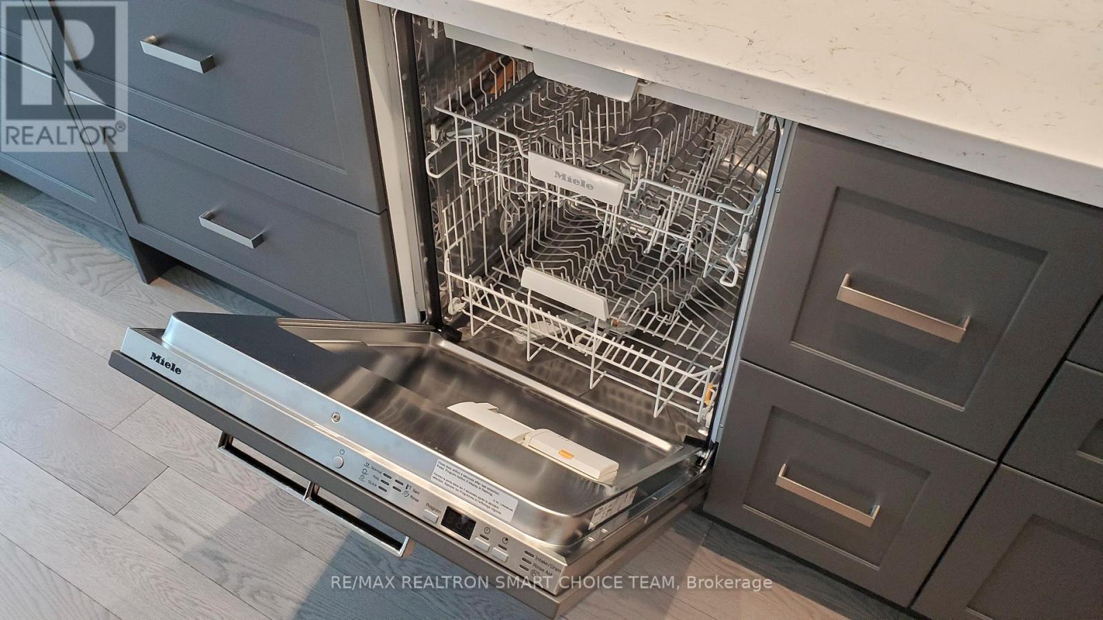 212 - 10 Inn On The Park Drive, Toronto, Ontario M3C 0P9 - Photo 27 - C12884360