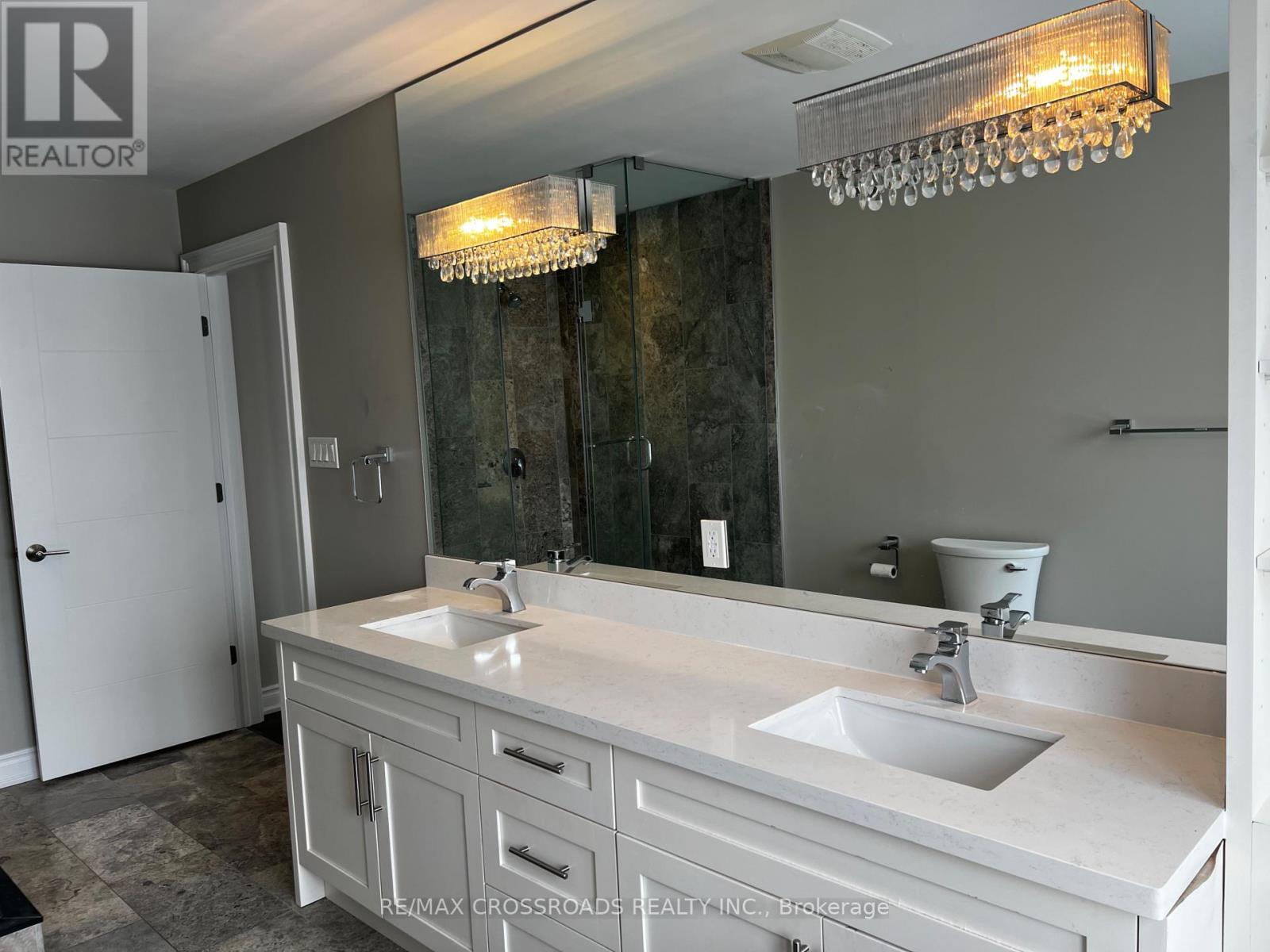 602 Lake Drive S, Georgina, Ontario  L4P 1T5 - Photo 11 - N12884362