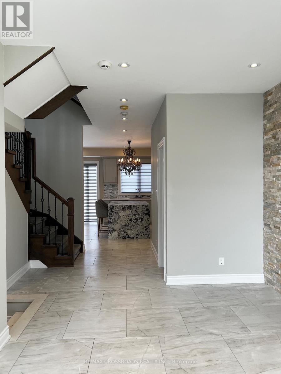 602 Lake Drive S, Georgina, Ontario  L4P 1T5 - Photo 4 - N12884362