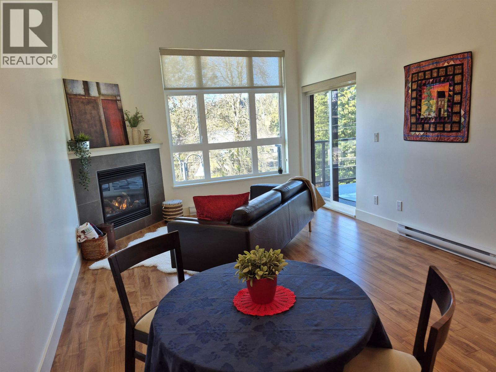 306 5682 Wharf Avenue, Sechelt, British Columbia  V7Z 0J3 - Photo 2 - R3085887