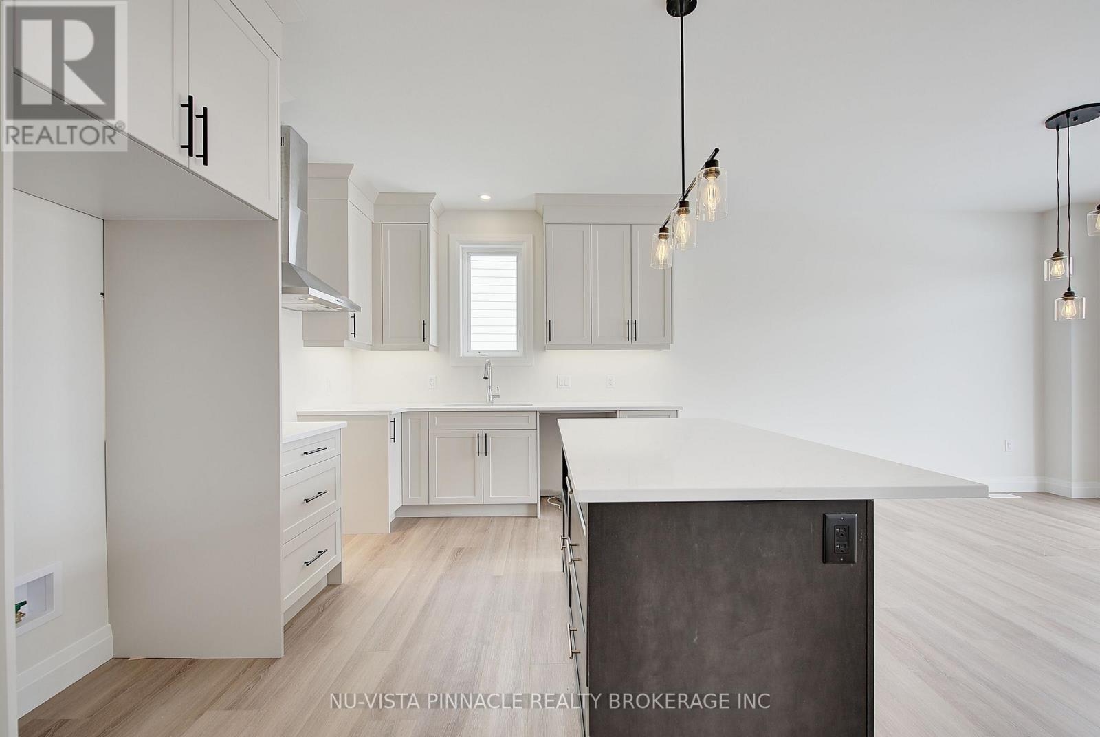 224 Bowman Drive, Middlesex Centre, Ontario N0M 2A0 - Photo 9 - X12884382