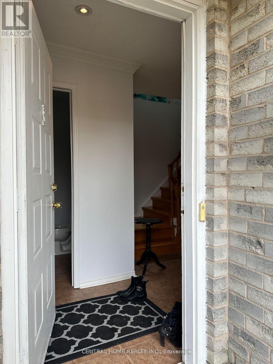 29 Bingham Street, Richmond Hill, Ontario  L4C 8Y7 - Photo 3 - N12884386