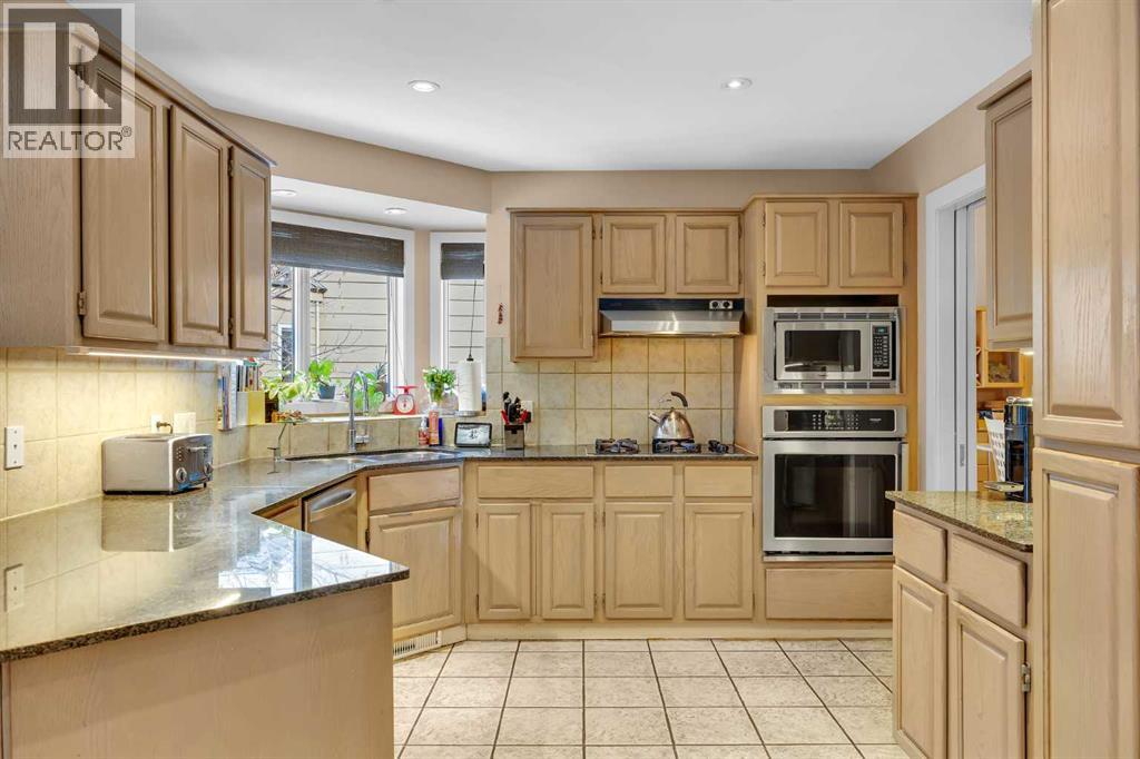 30 Oakmount Court Sw, Calgary, Alberta  T2V 5B7 - Photo 11 - A2292368