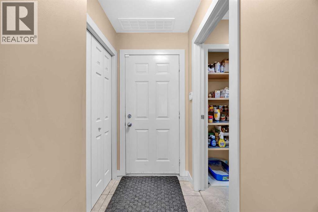 30 Oakmount Court Sw, Calgary, Alberta  T2V 5B7 - Photo 21 - A2292368