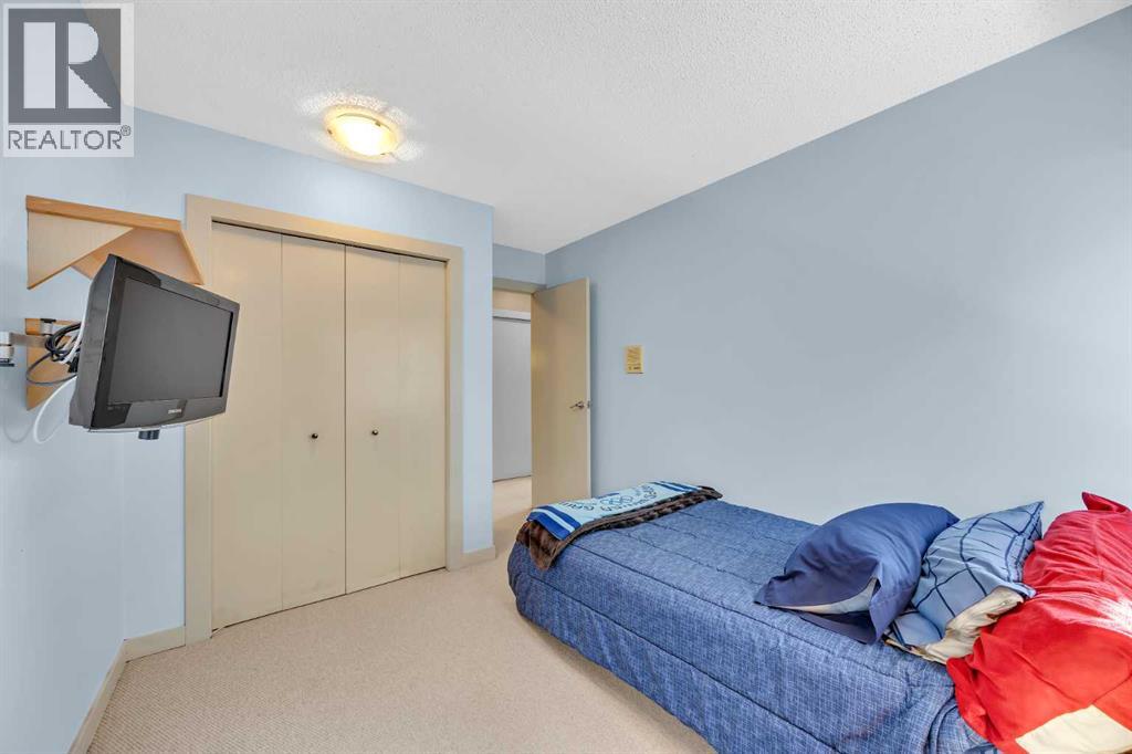 30 Oakmount Court Sw, Calgary, Alberta  T2V 5B7 - Photo 35 - A2292368