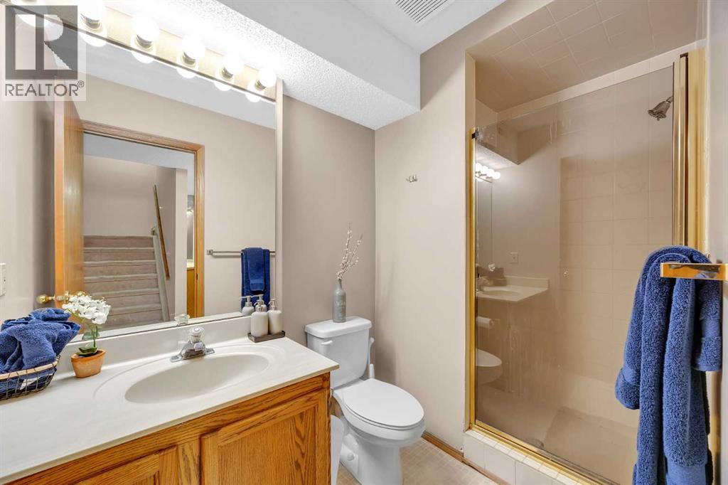 30 Oakmount Court Sw, Calgary, Alberta  T2V 5B7 - Photo 42 - A2292368