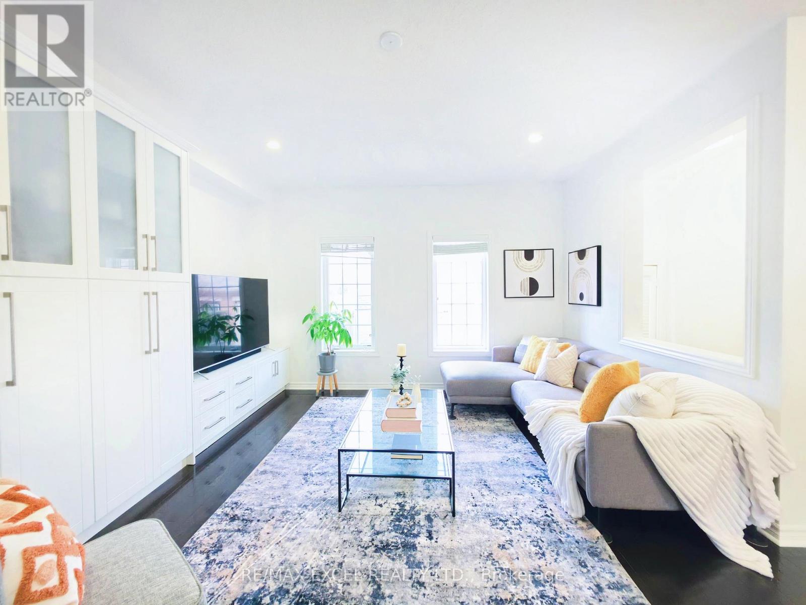 55 Vettese Court, Markham, Ontario  L6B 0V7 - Photo 2 - N12878932