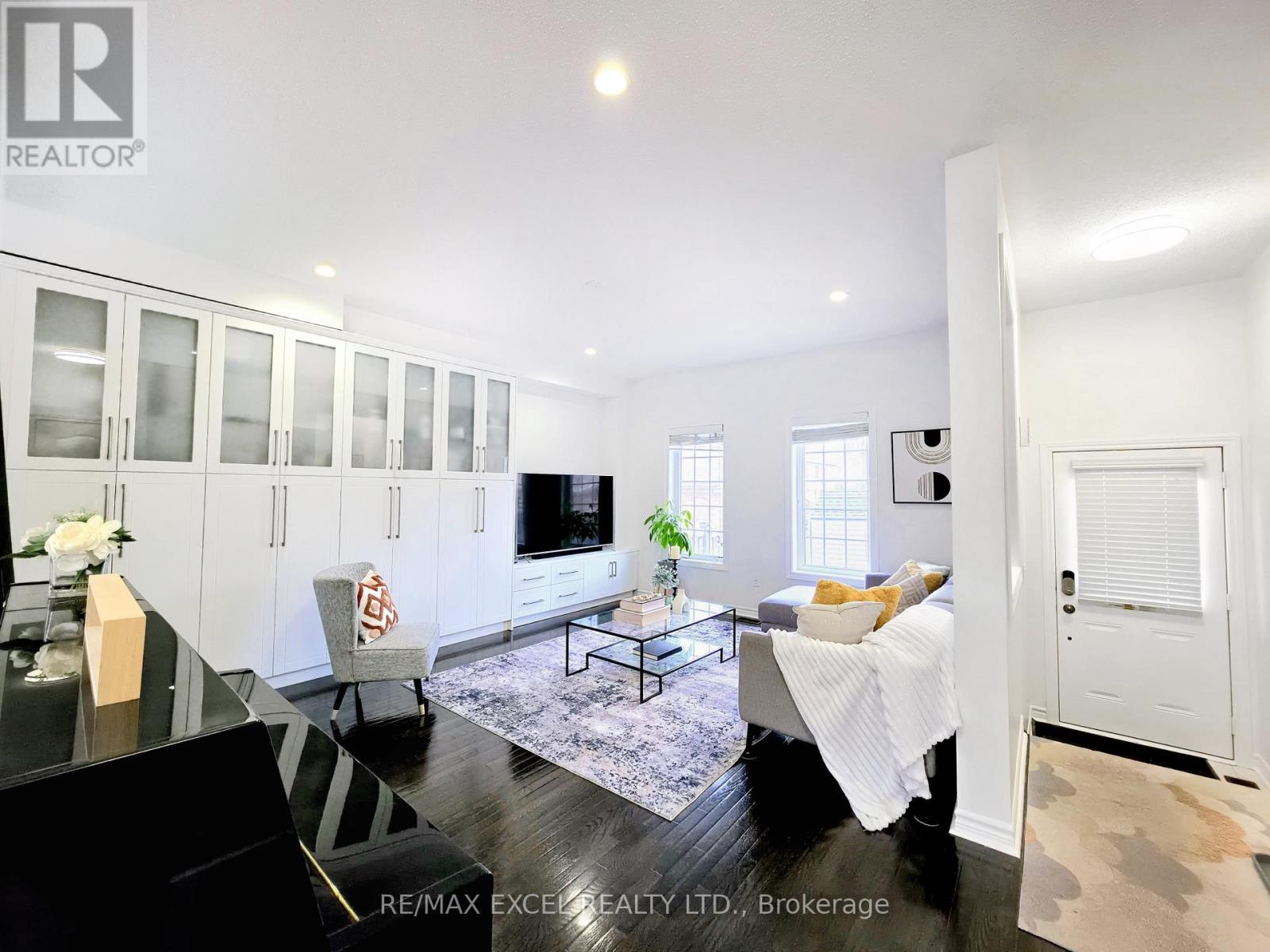 55 Vettese Court, Markham, Ontario  L6B 0V7 - Photo 3 - N12878932