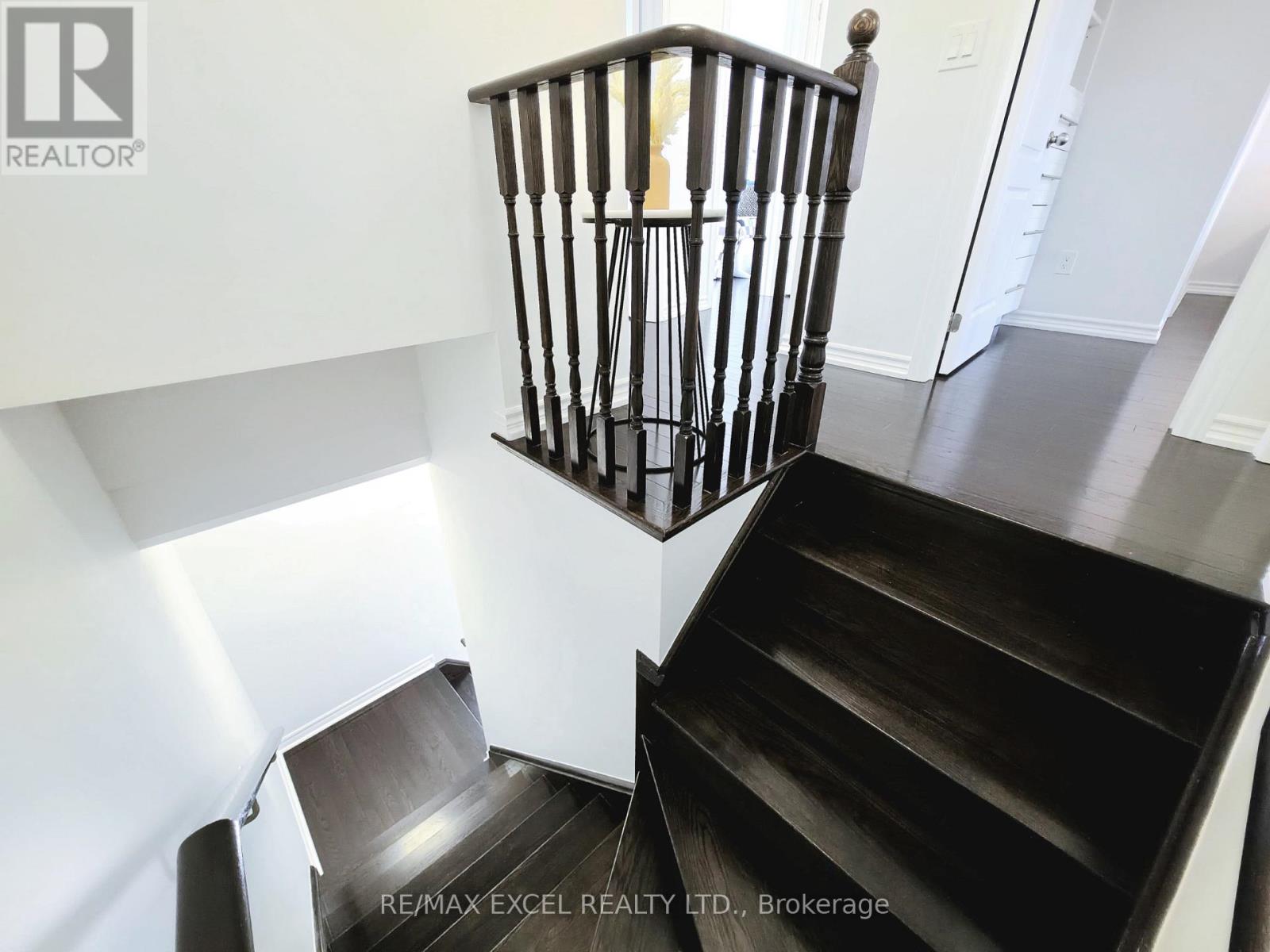 55 Vettese Court, Markham, Ontario  L6B 0V7 - Photo 9 - N12878932