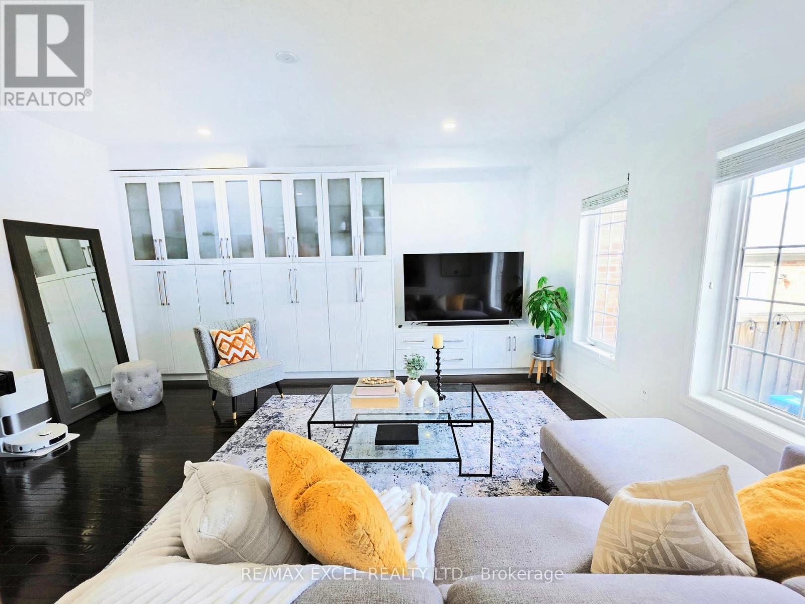 55 Vettese Court, Markham, Ontario  L6B 0V7 - Photo 5 - N12878932