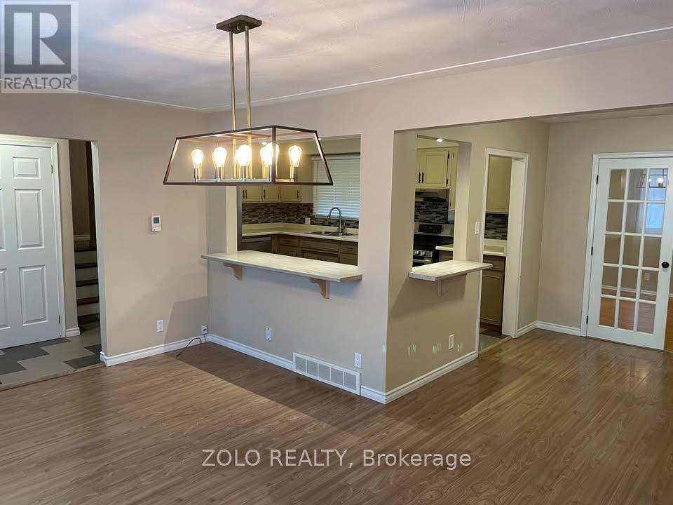 Upper - 3 Old York Crescent, Kitchener, Ontario  N2B 3G2 - Photo 3 - X12884392