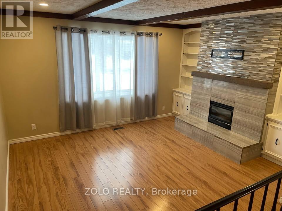 Upper - 3 Old York Crescent, Kitchener, Ontario  N2B 3G2 - Photo 4 - X12884392