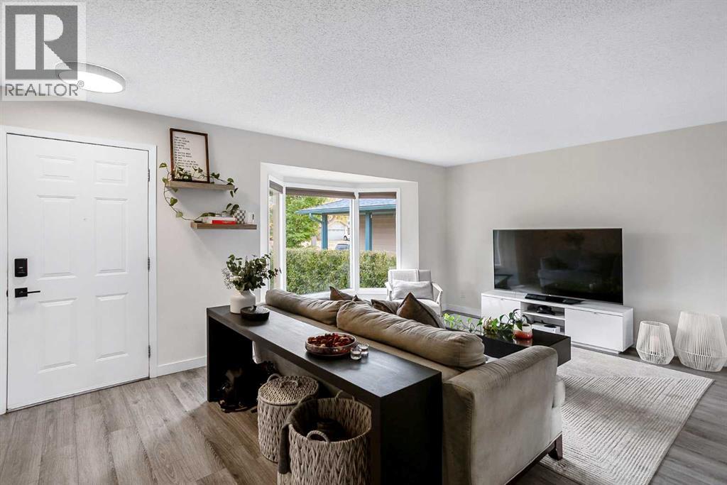 188 Suncrest Way Se, Calgary, Alberta  T2X 1W4 - Photo 6 - A2293394