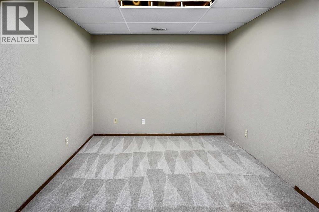 188 Suncrest Way Se, Calgary, Alberta  T2X 1W4 - Photo 33 - A2293394