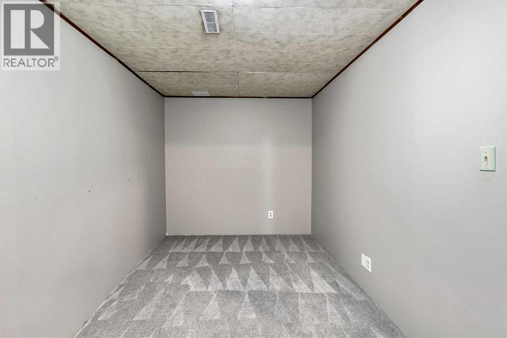 188 Suncrest Way Se, Calgary, Alberta  T2X 1W4 - Photo 32 - A2293394
