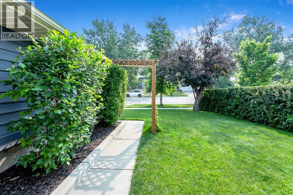 188 Suncrest Way Se, Calgary, Alberta  T2X 1W4 - Photo 3 - A2293394