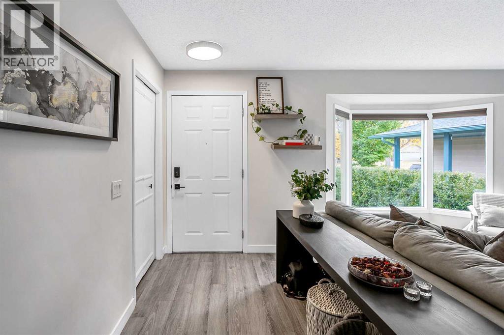 188 Suncrest Way Se, Calgary, Alberta  T2X 1W4 - Photo 4 - A2293394