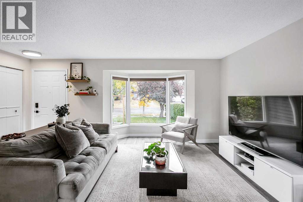 188 Suncrest Way Se, Calgary, Alberta  T2X 1W4 - Photo 7 - A2293394