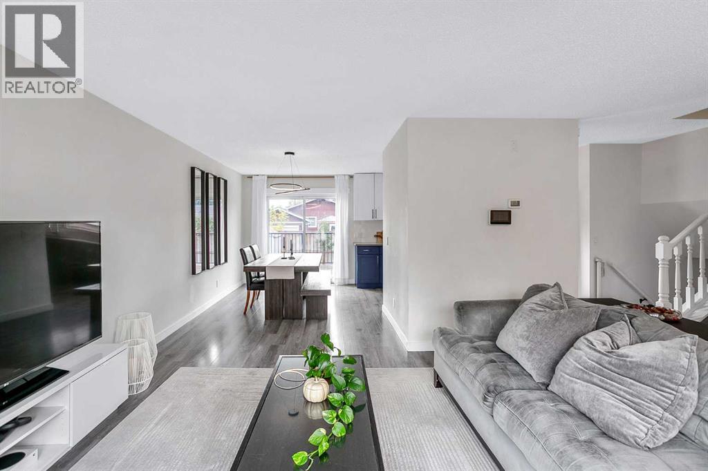 188 Suncrest Way Se, Calgary, Alberta  T2X 1W4 - Photo 8 - A2293394